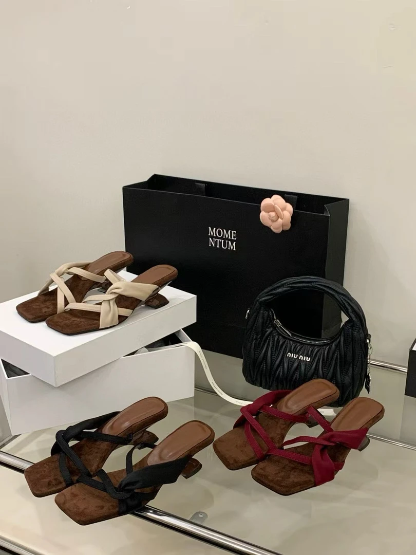 露趾胶粘鞋中跟增高粗跟一字拖夏季方头沙滩小众高跟