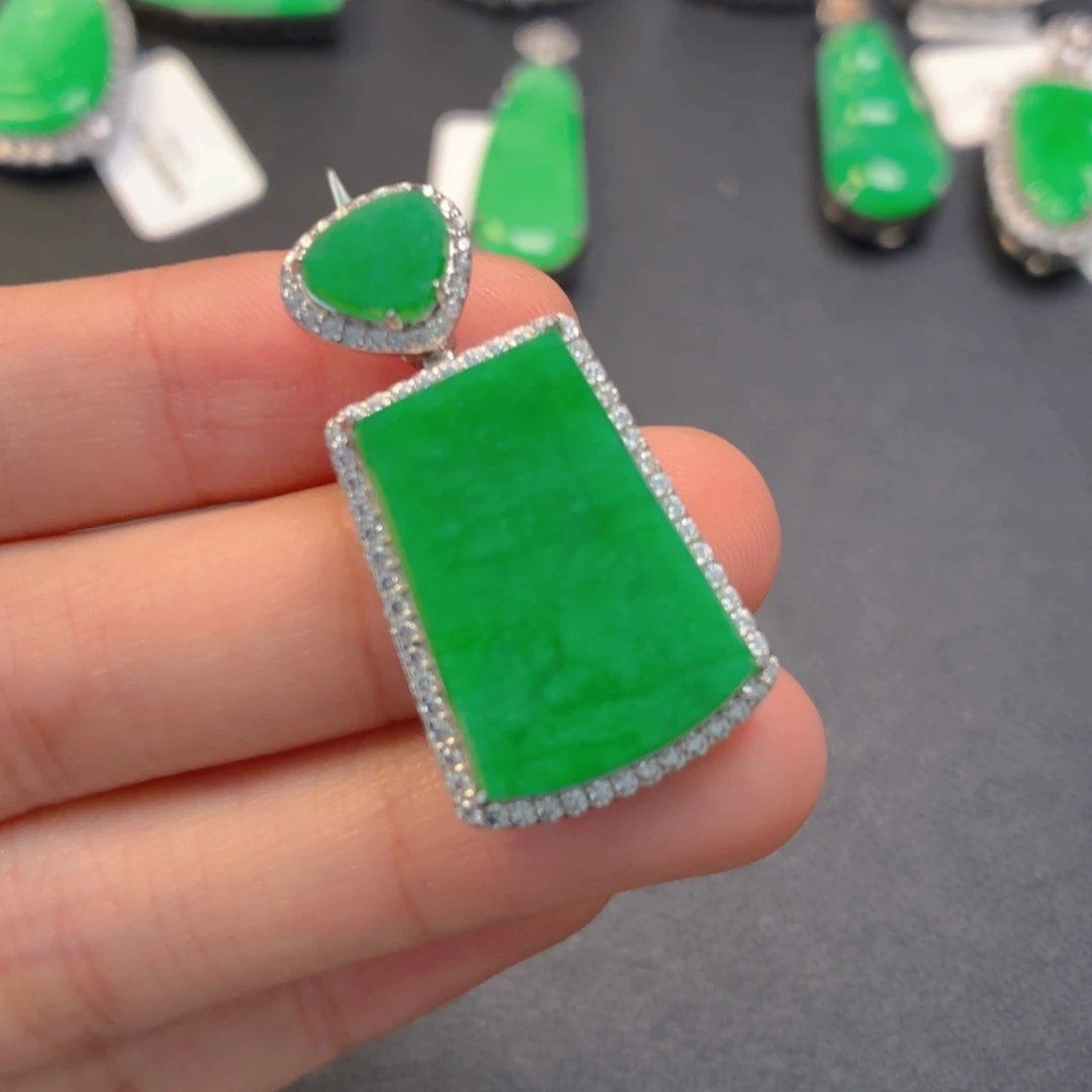 留***财翡翠银S925镶嵌颈饰