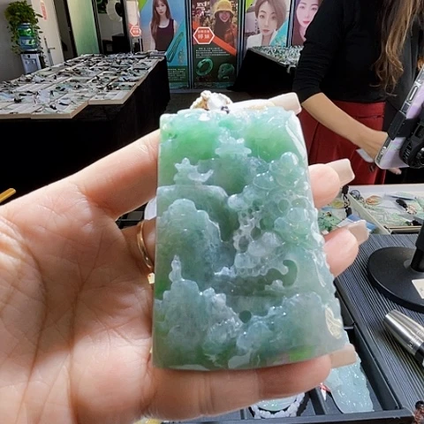 颈饰未镶嵌翡翠一个