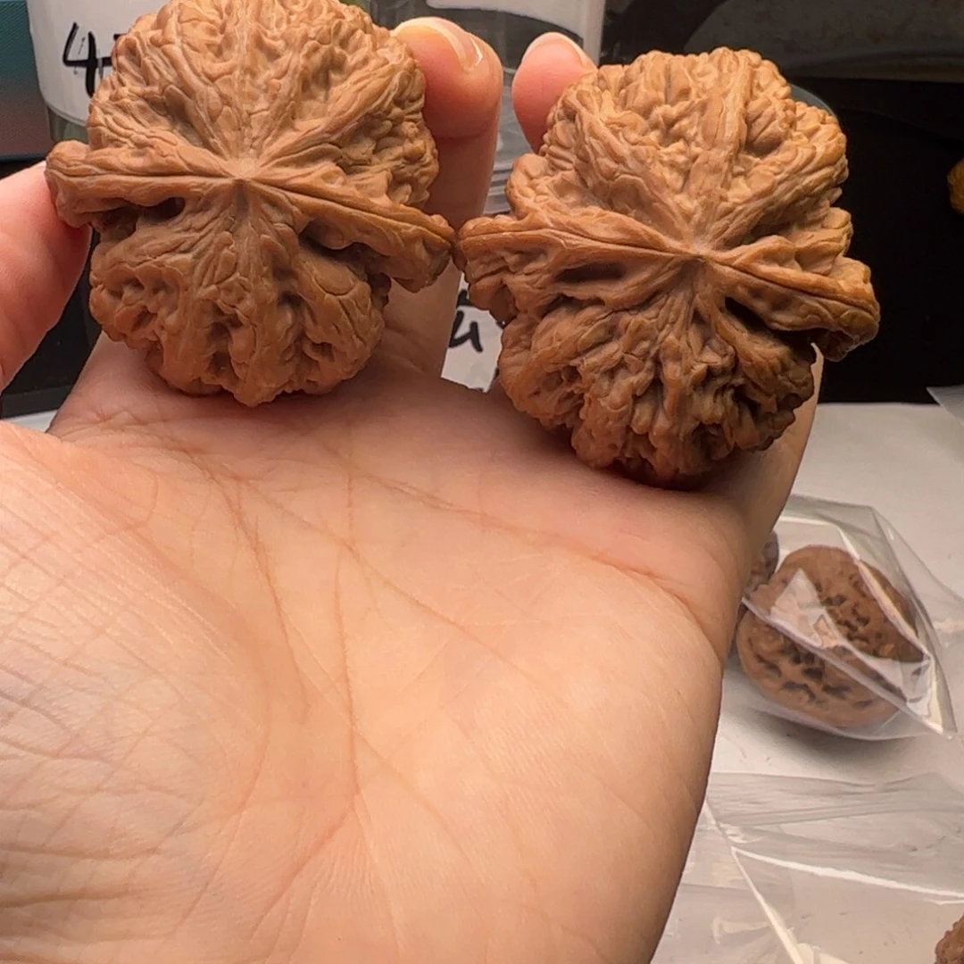 莫***期文玩核桃吊坠粗筋