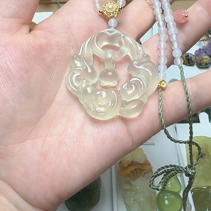 蛇纹石玉未镶嵌颈饰