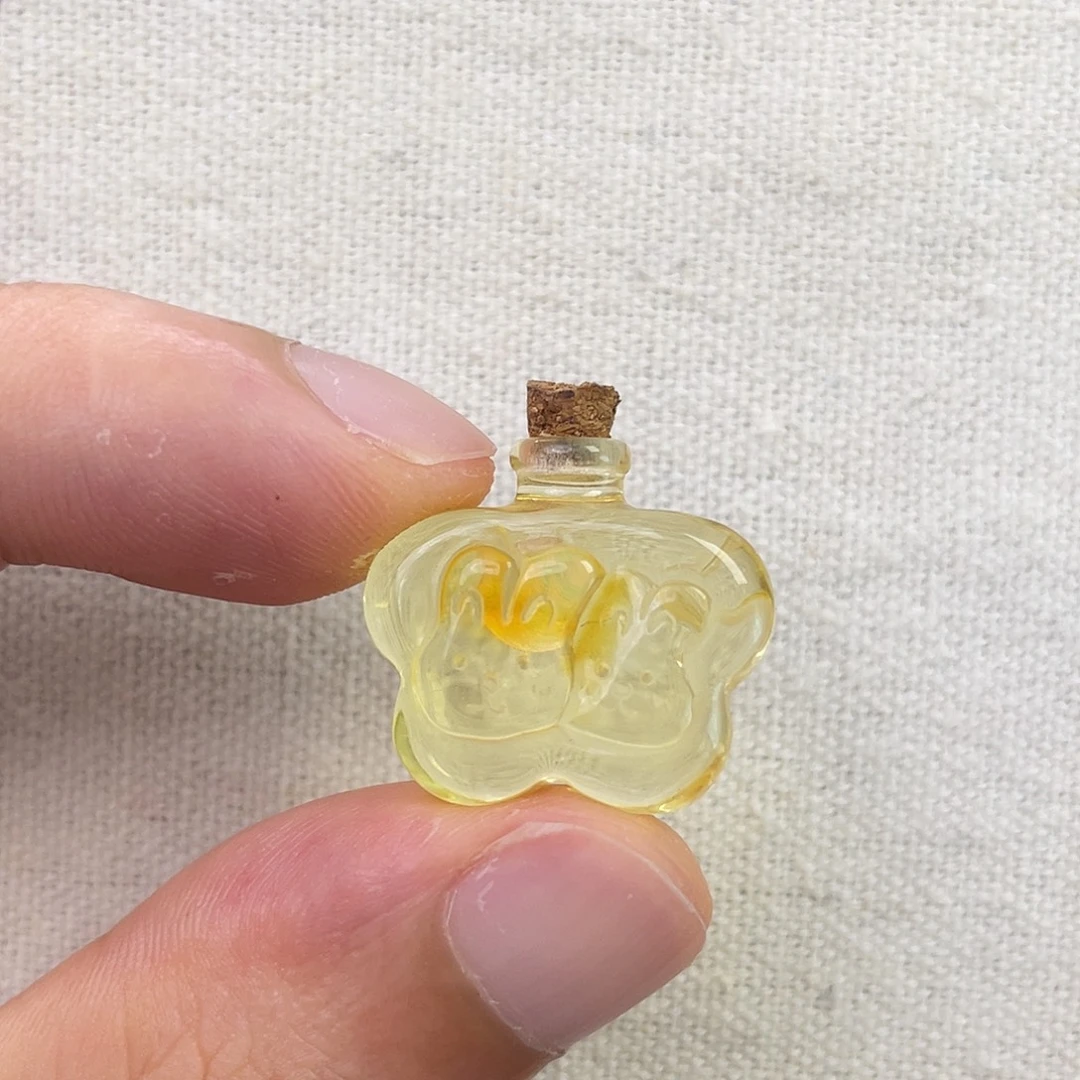 裸石琥珀未镶嵌兔子许愿瓶