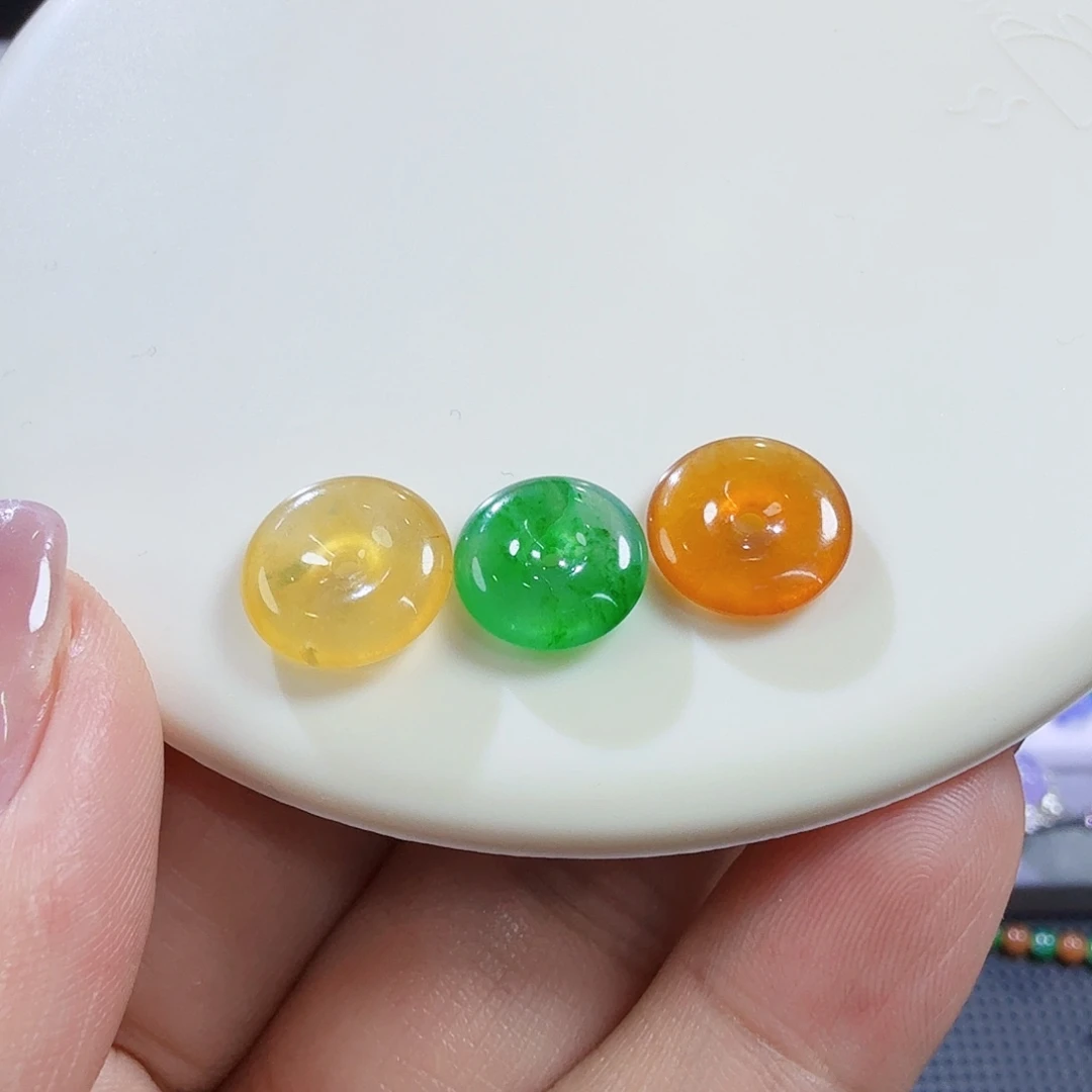 翡翠未镶嵌颈饰裸石