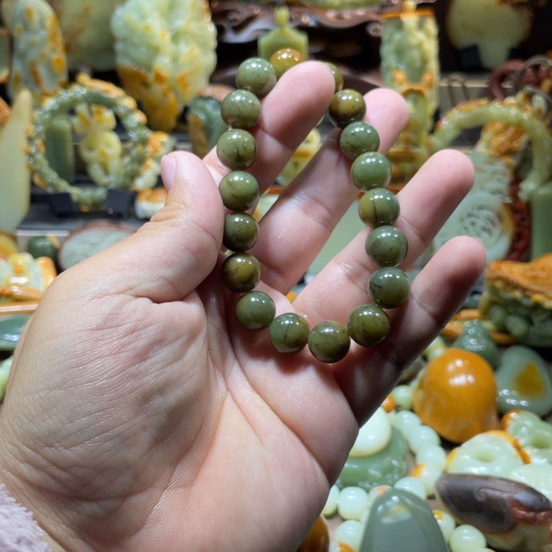 透闪石质玉未镶嵌珠宝奇石