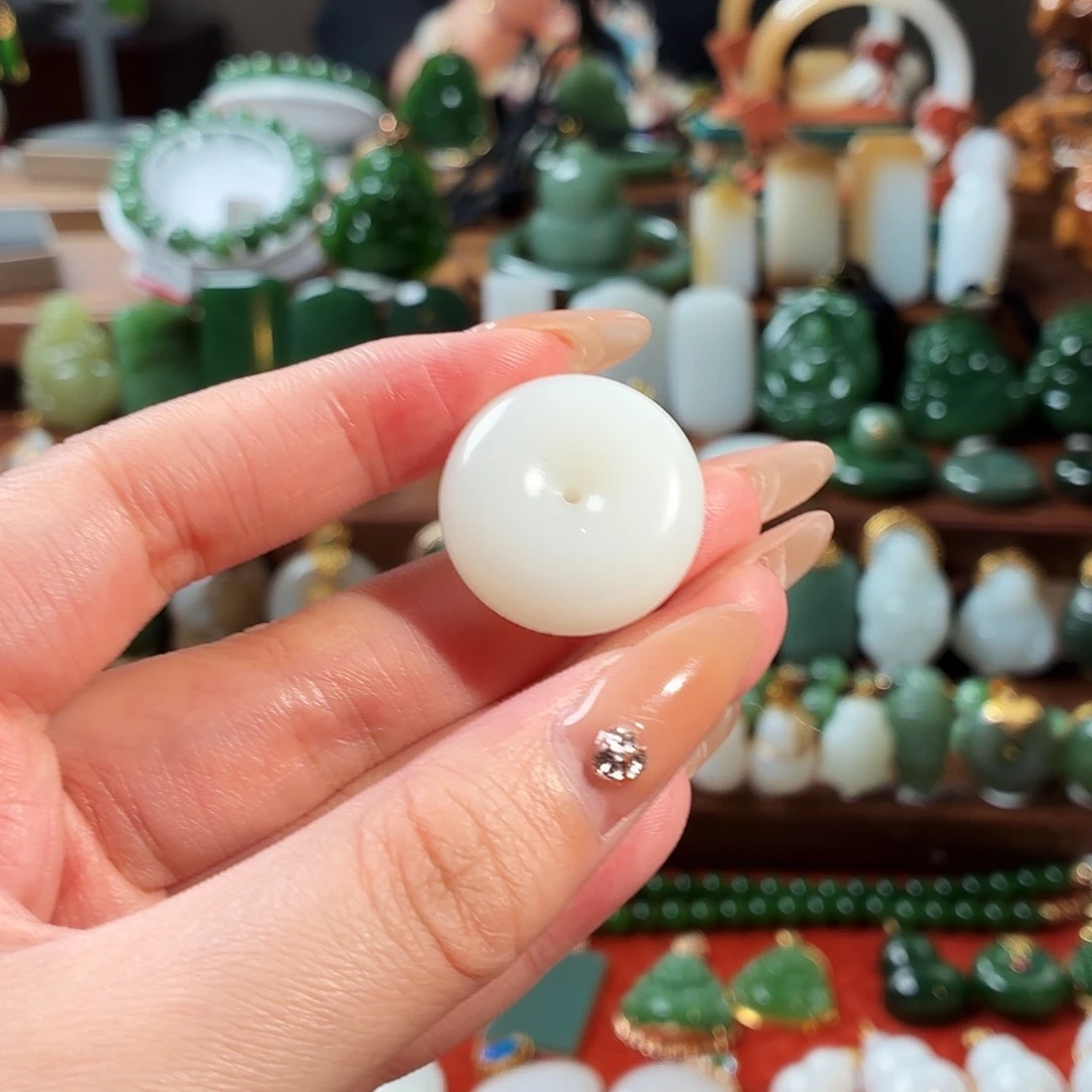 谷***丽和田玉未镶嵌吊坠(不含链)