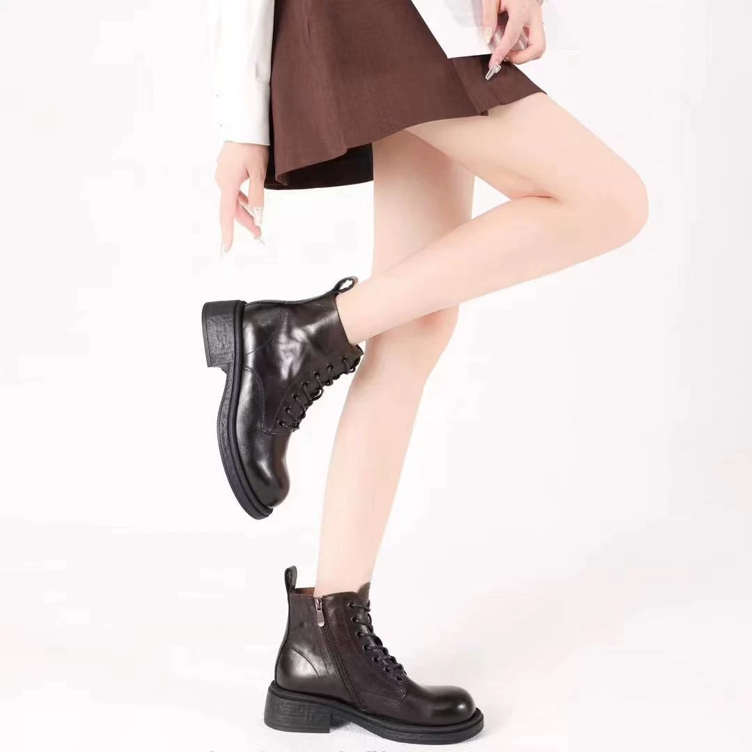 C2562  棕色 高端时尚秋冬低跟圆头烟筒靴  马丁靴