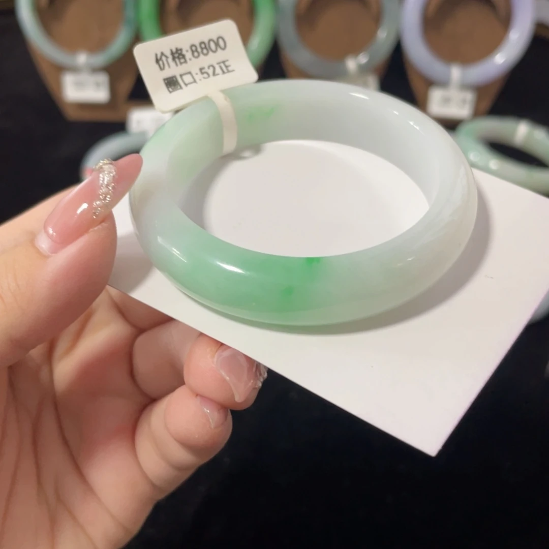 翡翠手镯未镶嵌翡翠手镯