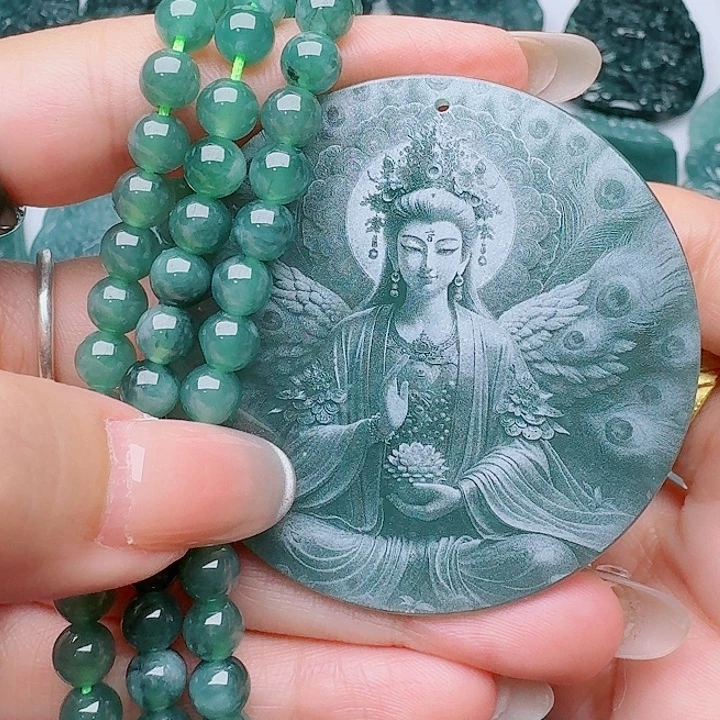 翡翠未镶嵌颈饰多样性发其一