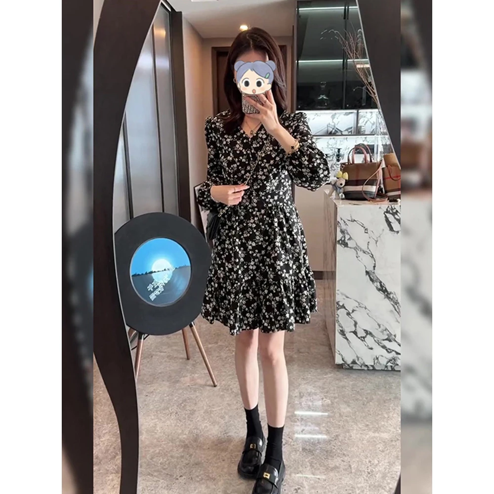 小个子穿搭黑色碎花连衣裙女早秋新款冷淡系独特别致V领气质裙子