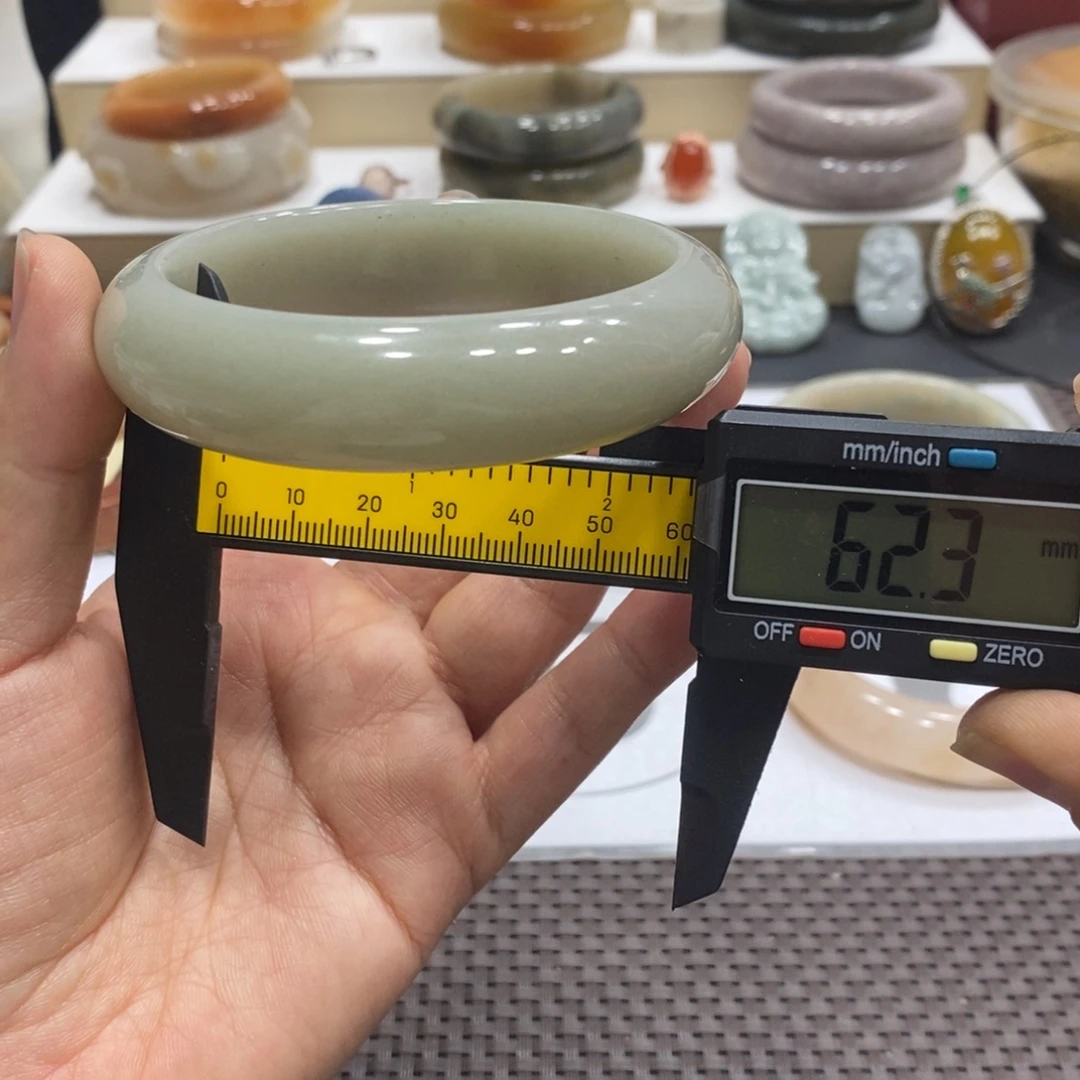 石英质玉未镶嵌手镯