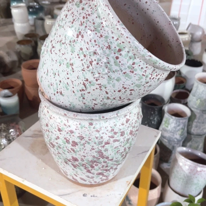 紫砂花盆口径19高度21两只瑕疵