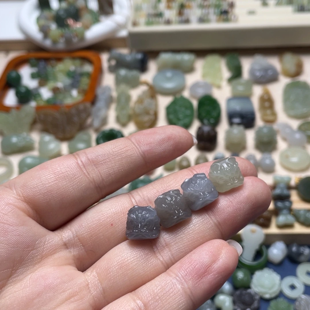 和田玉未镶嵌颈饰一个