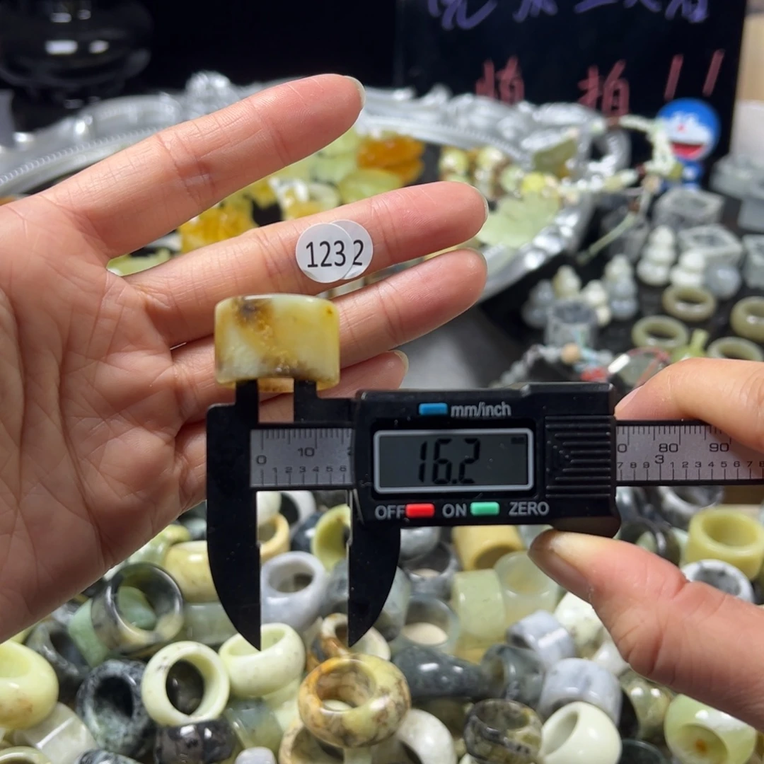 蛇纹石玉未镶嵌戒指