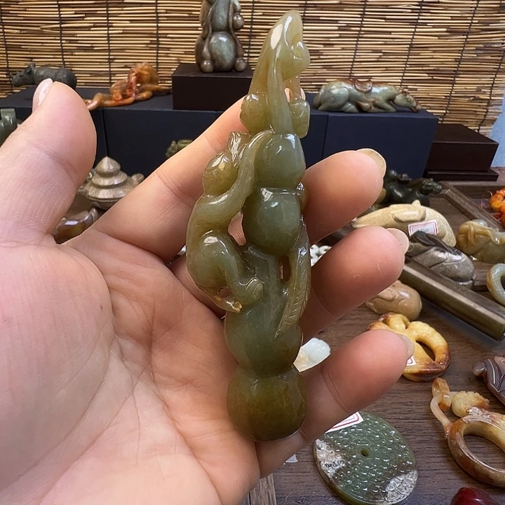 颈饰未镶嵌和田玉（糖玉）