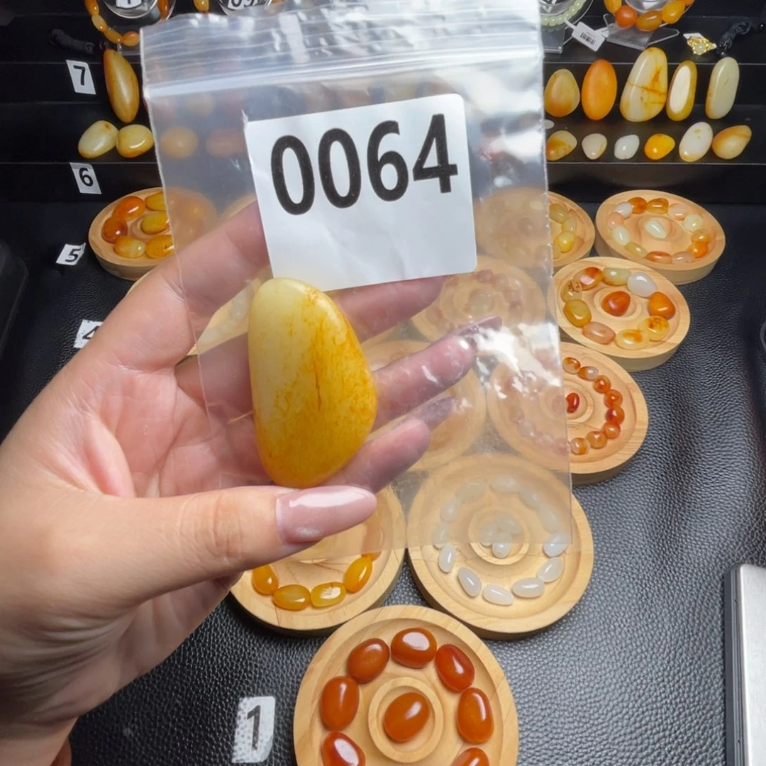 自***。未镶嵌手串和田玉
