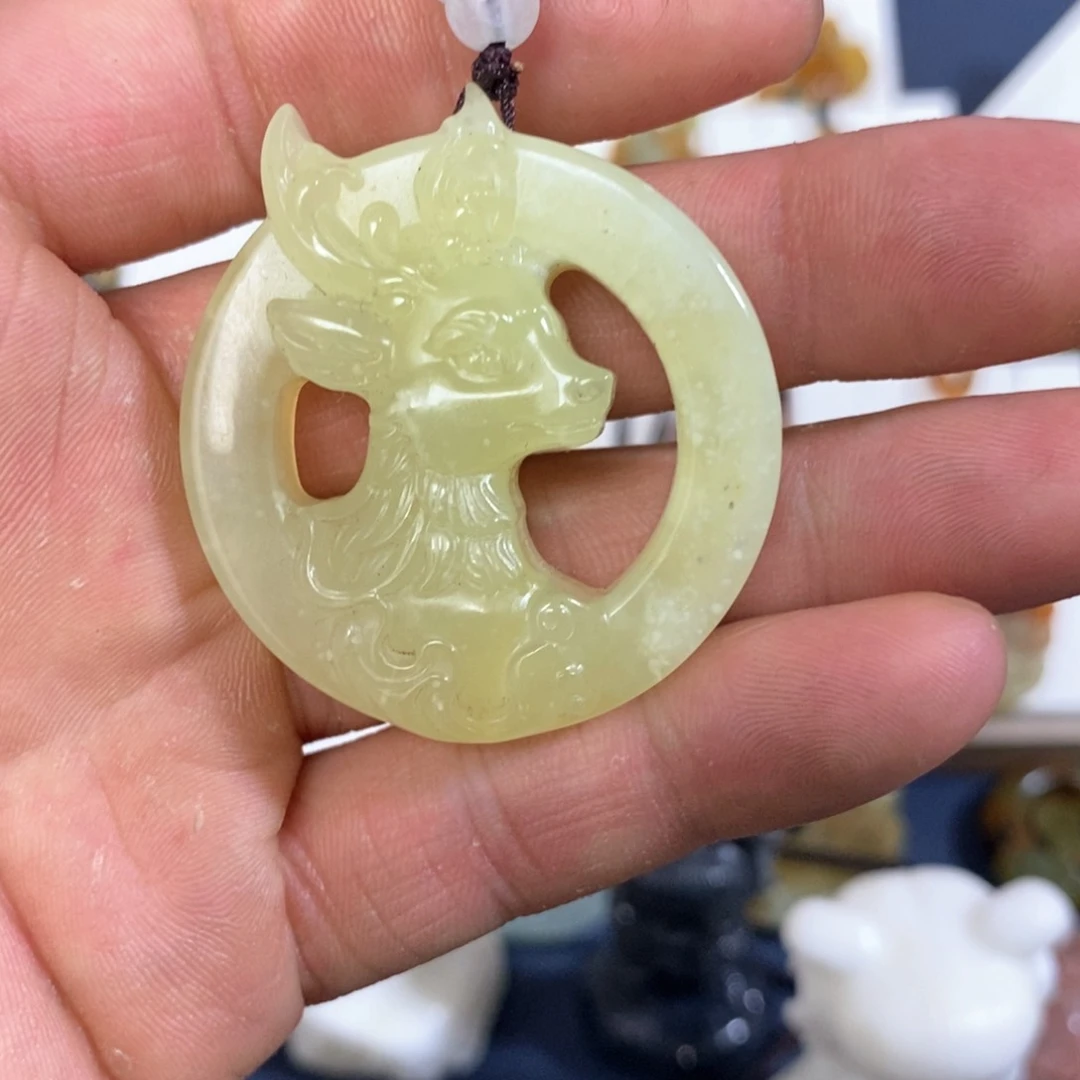 蛇纹石玉颈饰未镶嵌