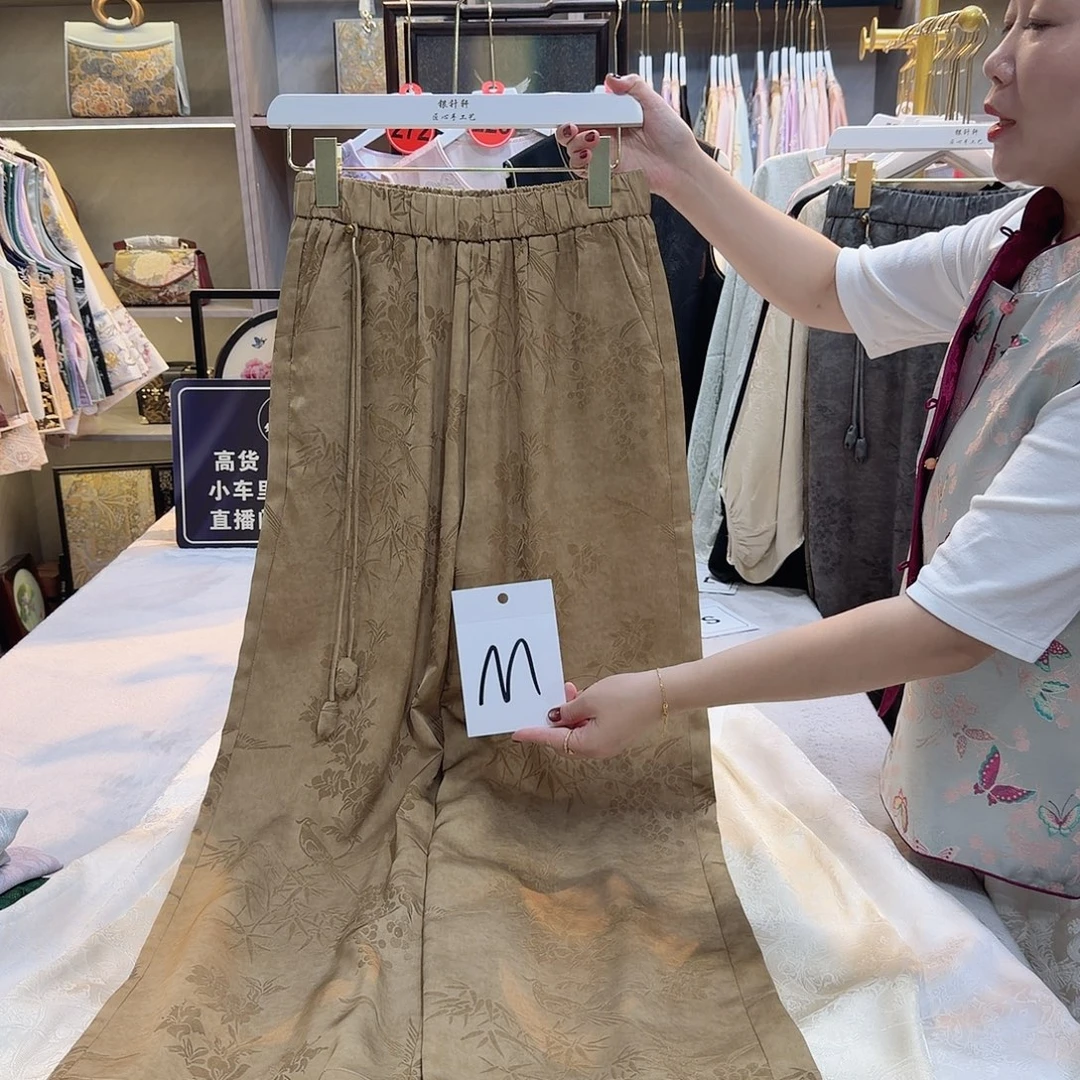 陆***0非遗传承人的精神风貌和