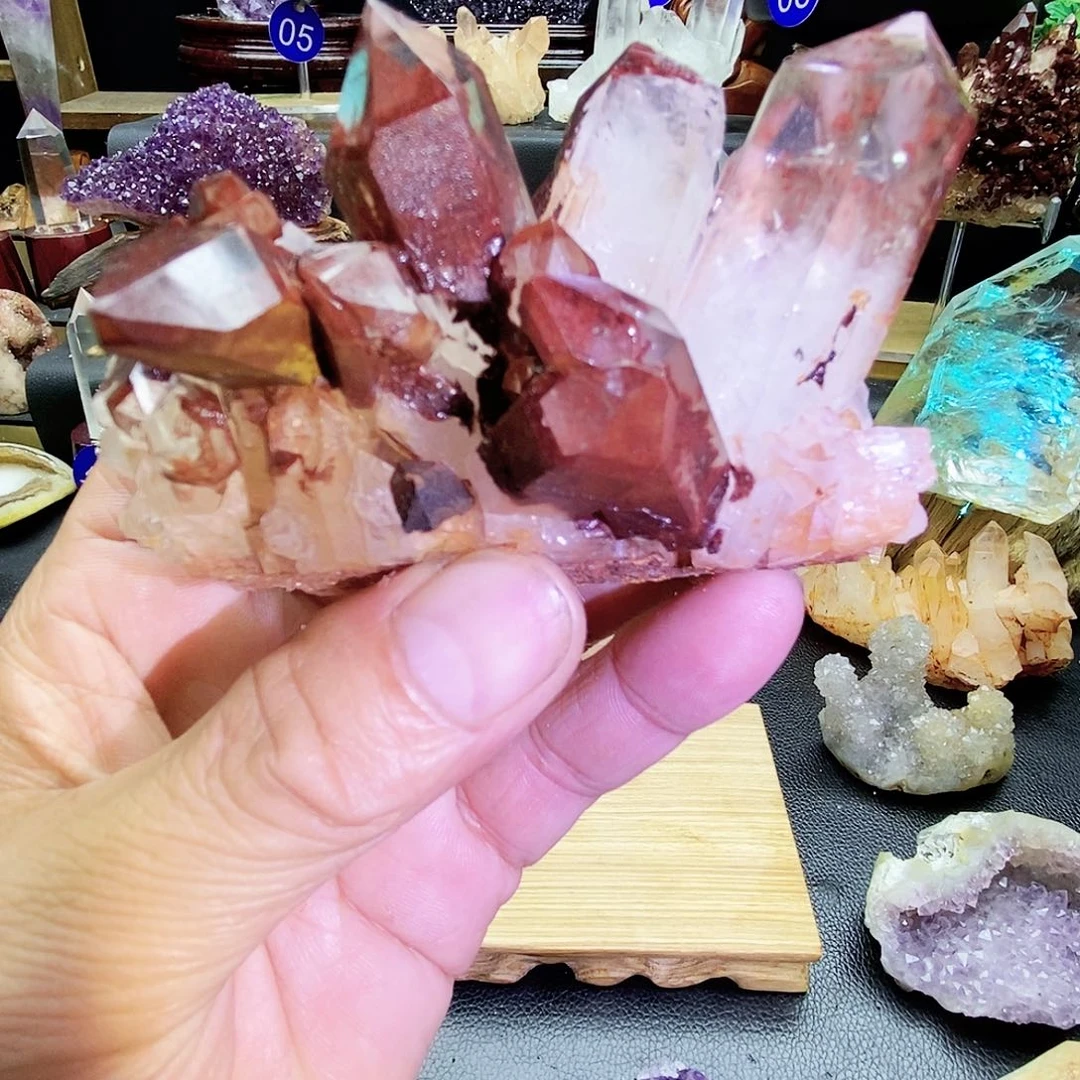 石材红水晶摆件，