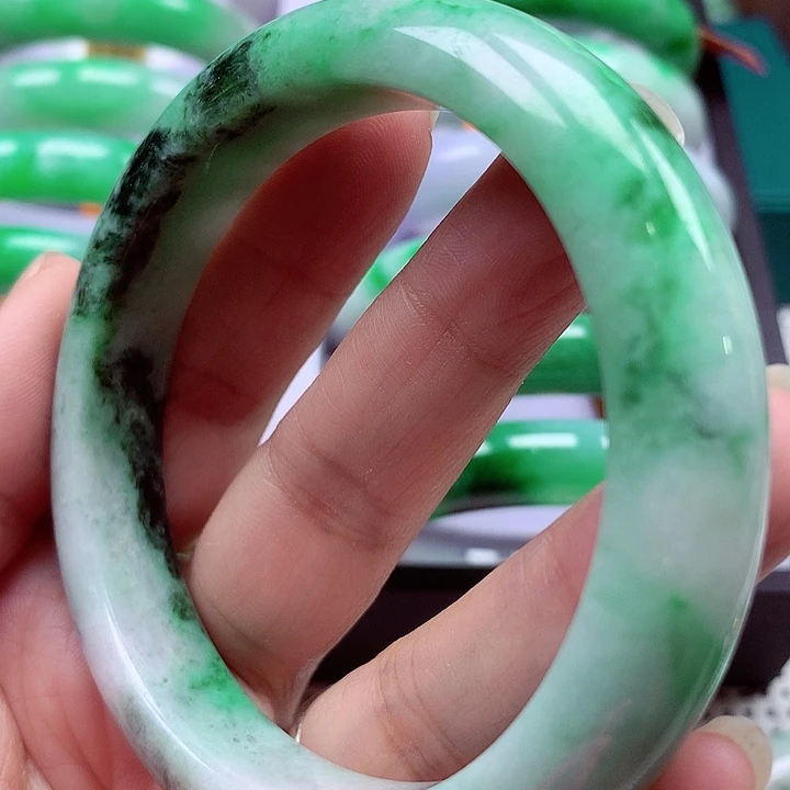 翡翠未镶嵌手镯翡翠