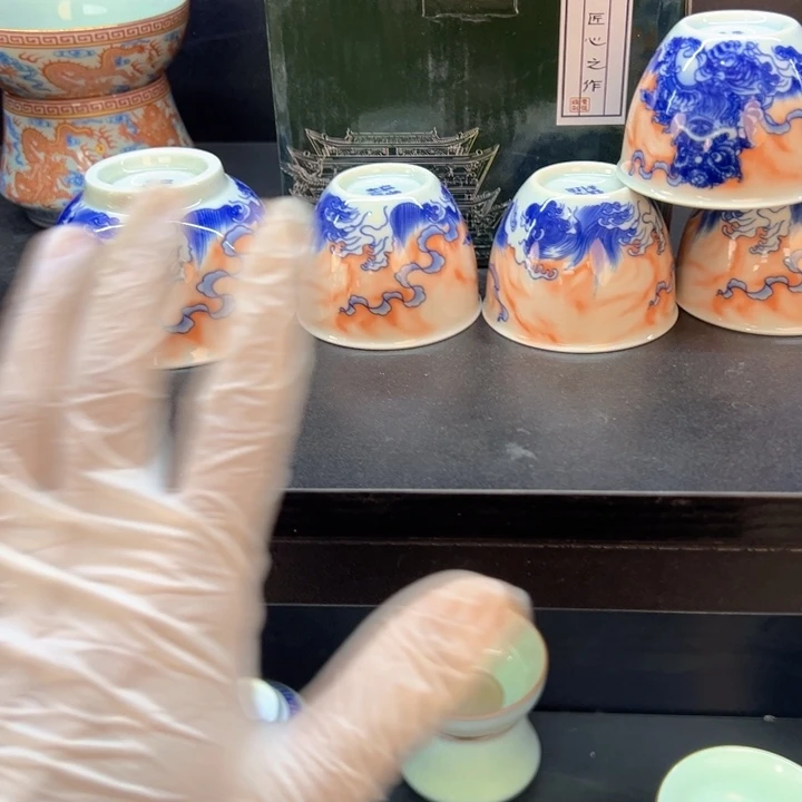 笑***t瓷片白青花泛红醒狮六件套全品