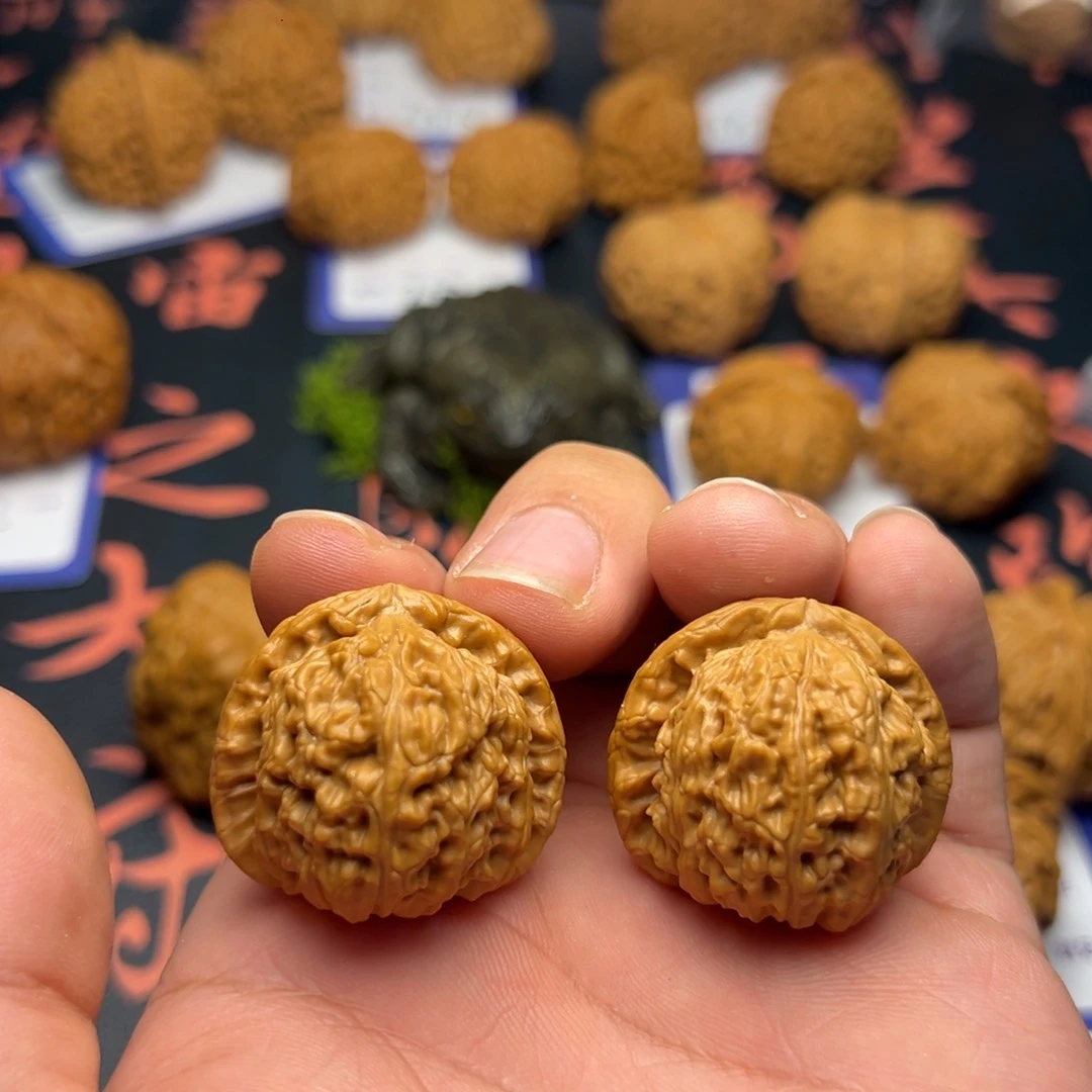 文玩核桃把件莫*981三角