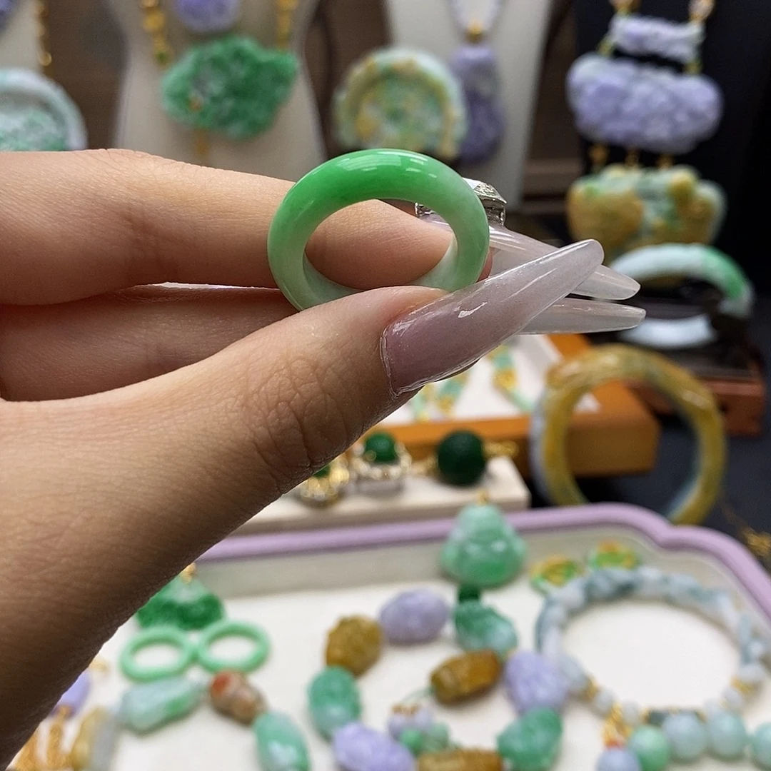 颈饰未镶嵌翡翠天然