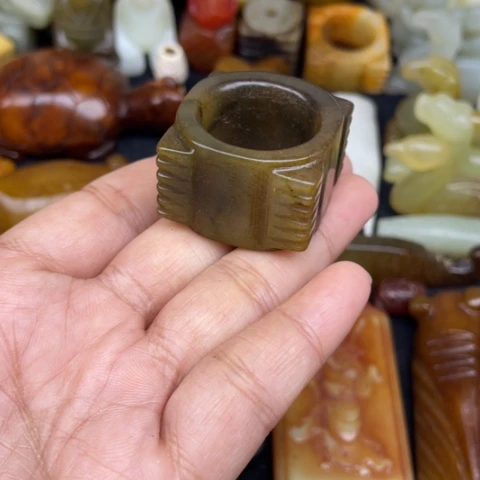未镶嵌蛇纹石玉颈饰41
