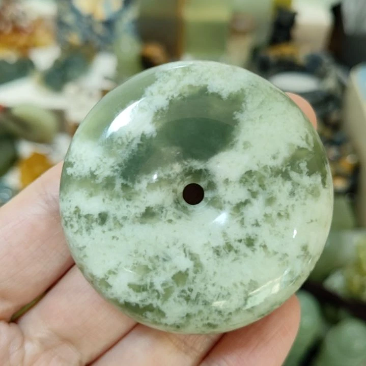 岫玉未镶嵌平安扣