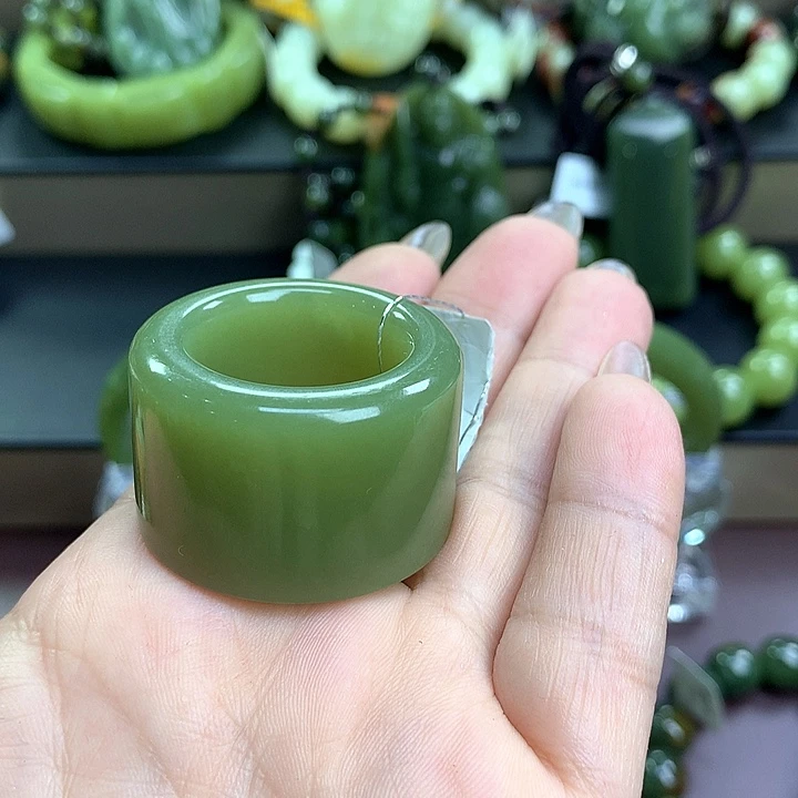 C***n透闪石质玉戒圈未镶嵌