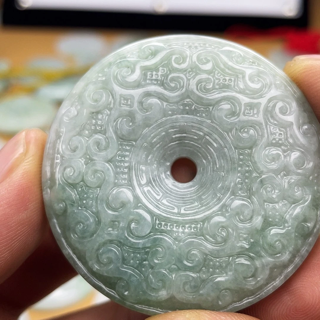 翡翠未镶嵌颈饰花纹