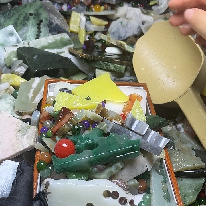 未镶嵌透闪石质玉珠宝奇石珍**食