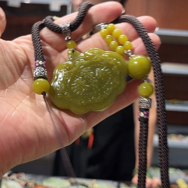 未镶嵌岫玉毛衣链