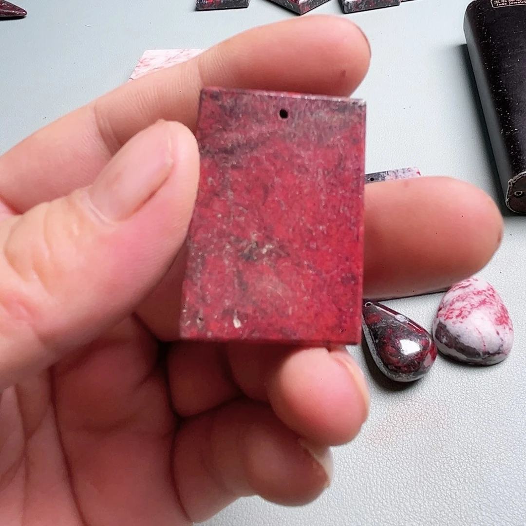 天然朱砂辰石吊坠