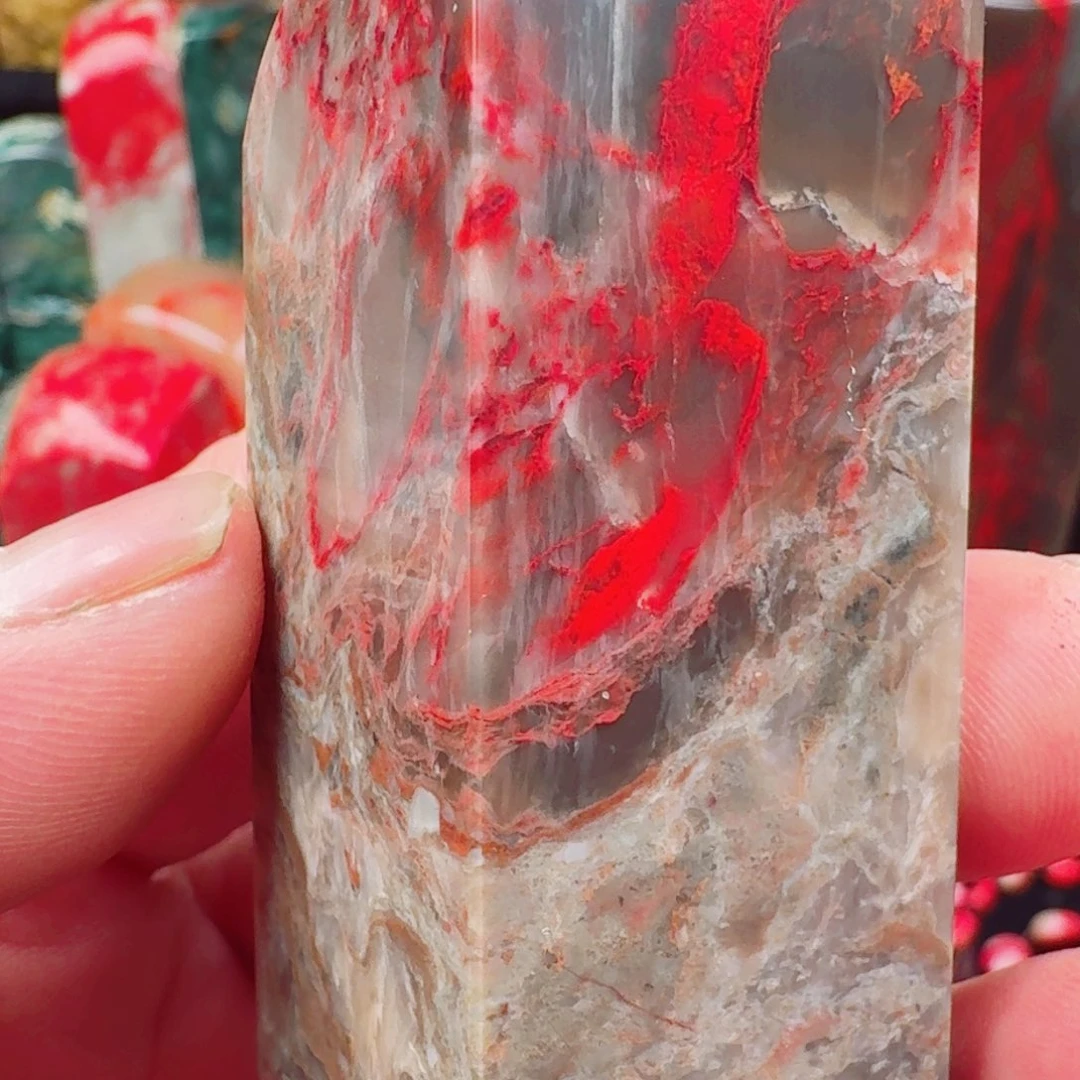 昌化鸡血石牛角冻