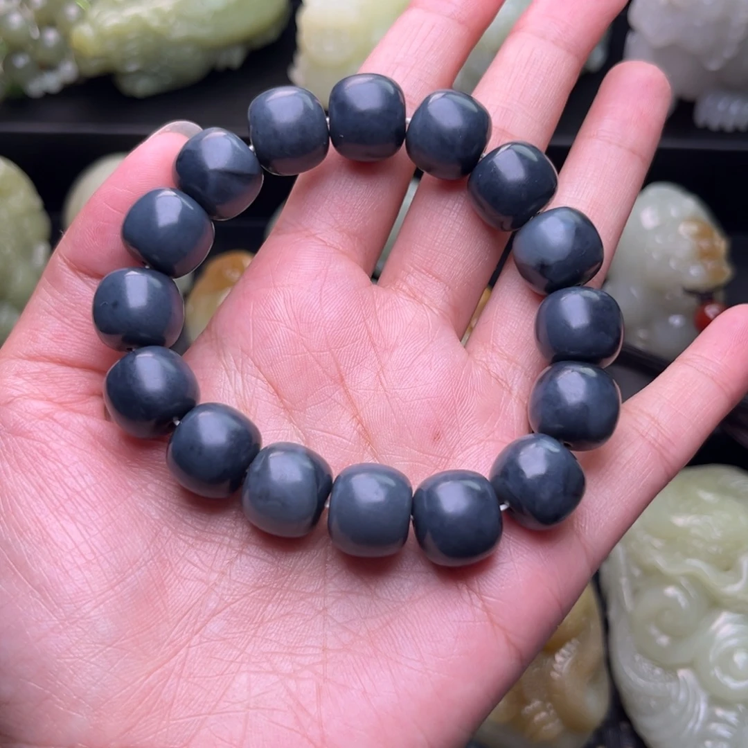 手串未镶嵌和田玉知**黑