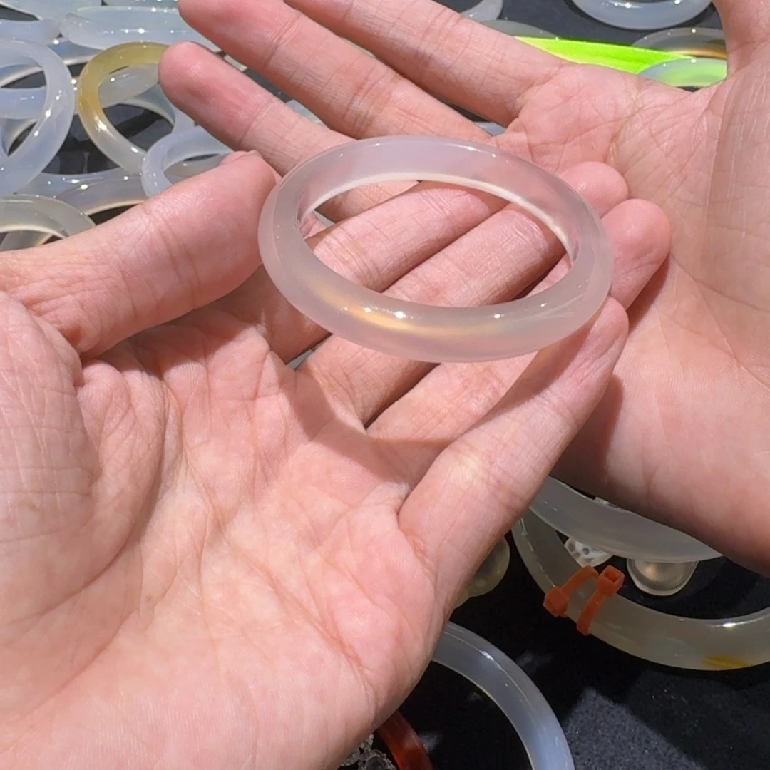 4***y玛瑙/玉髓未镶嵌手镯12