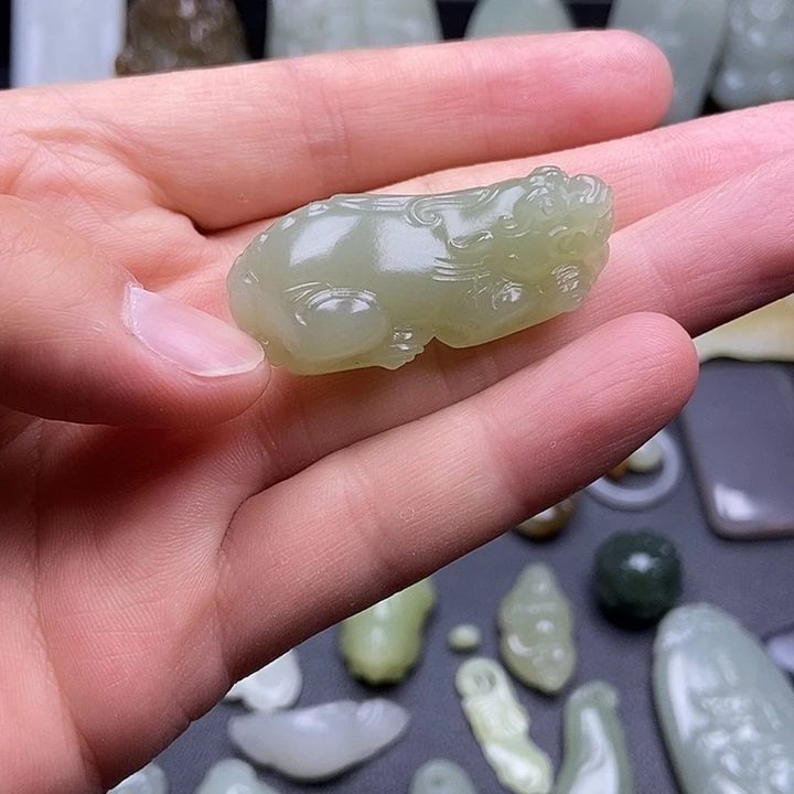 未镶嵌和田玉挂件