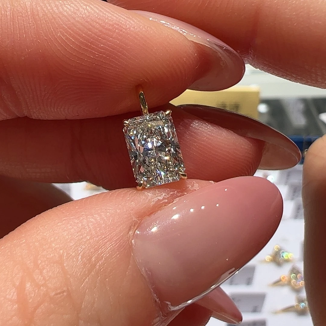 实验室培育钻石18K金镶嵌1.3 克拉孤品放漏