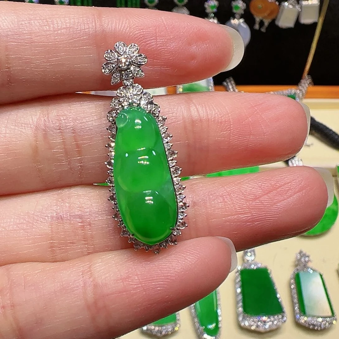 翡翠颈饰18K金镶嵌吊坠