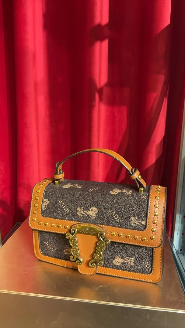 时尚百搭轻奢女士斜挎单肩包棕色简约设计2212