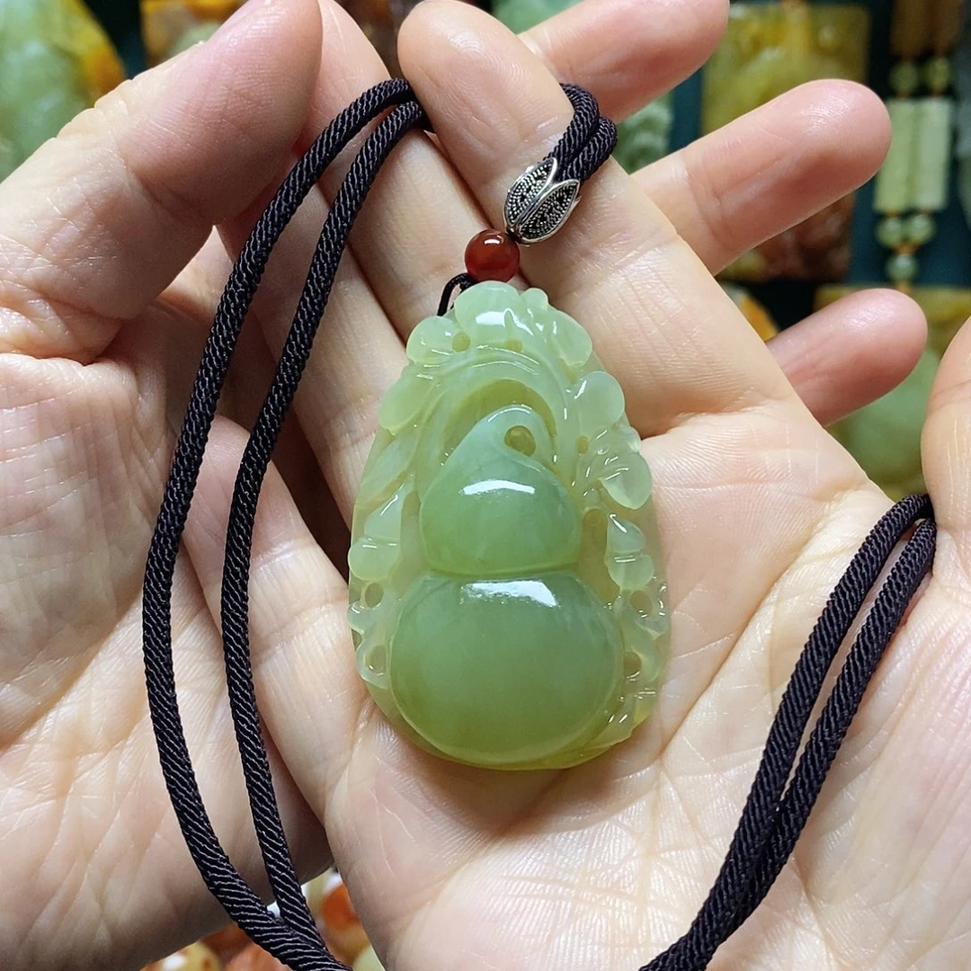 岫玉未镶嵌吊坠(赠链)