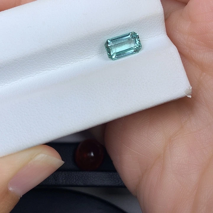 碧玺未镶嵌裸石1.46ct薄荷绿碧玺