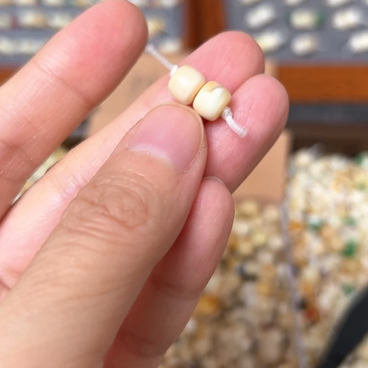 蜜蜡未镶嵌裸石6.6mm一组