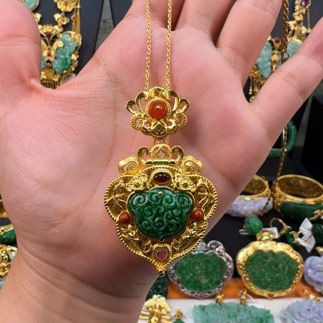 翡翠银S925镀金镶嵌颈饰嘎乌盒吊坠 炸价