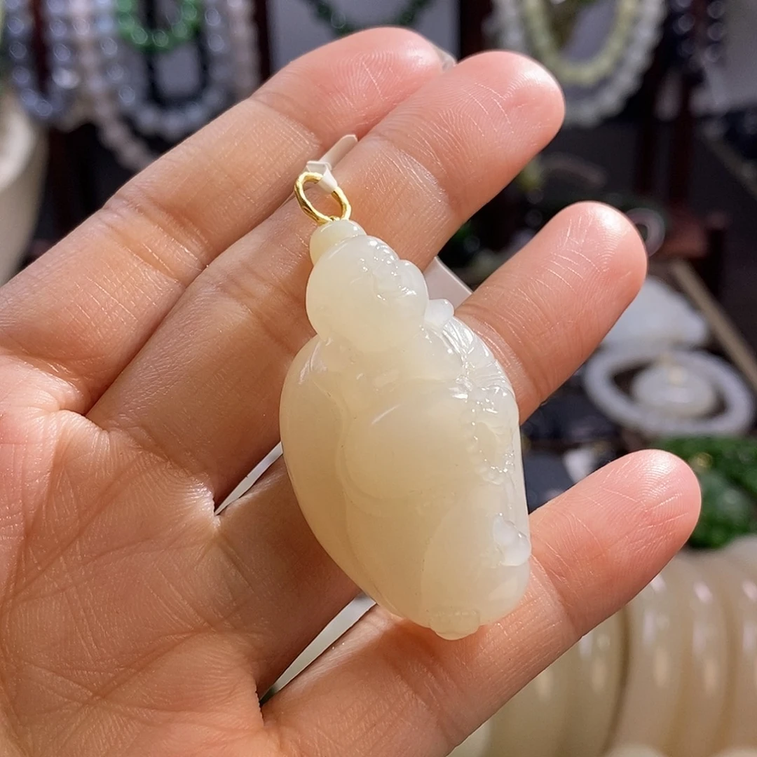 和田玉收藏级精品老熟料浓红藕粉佛公未镶嵌