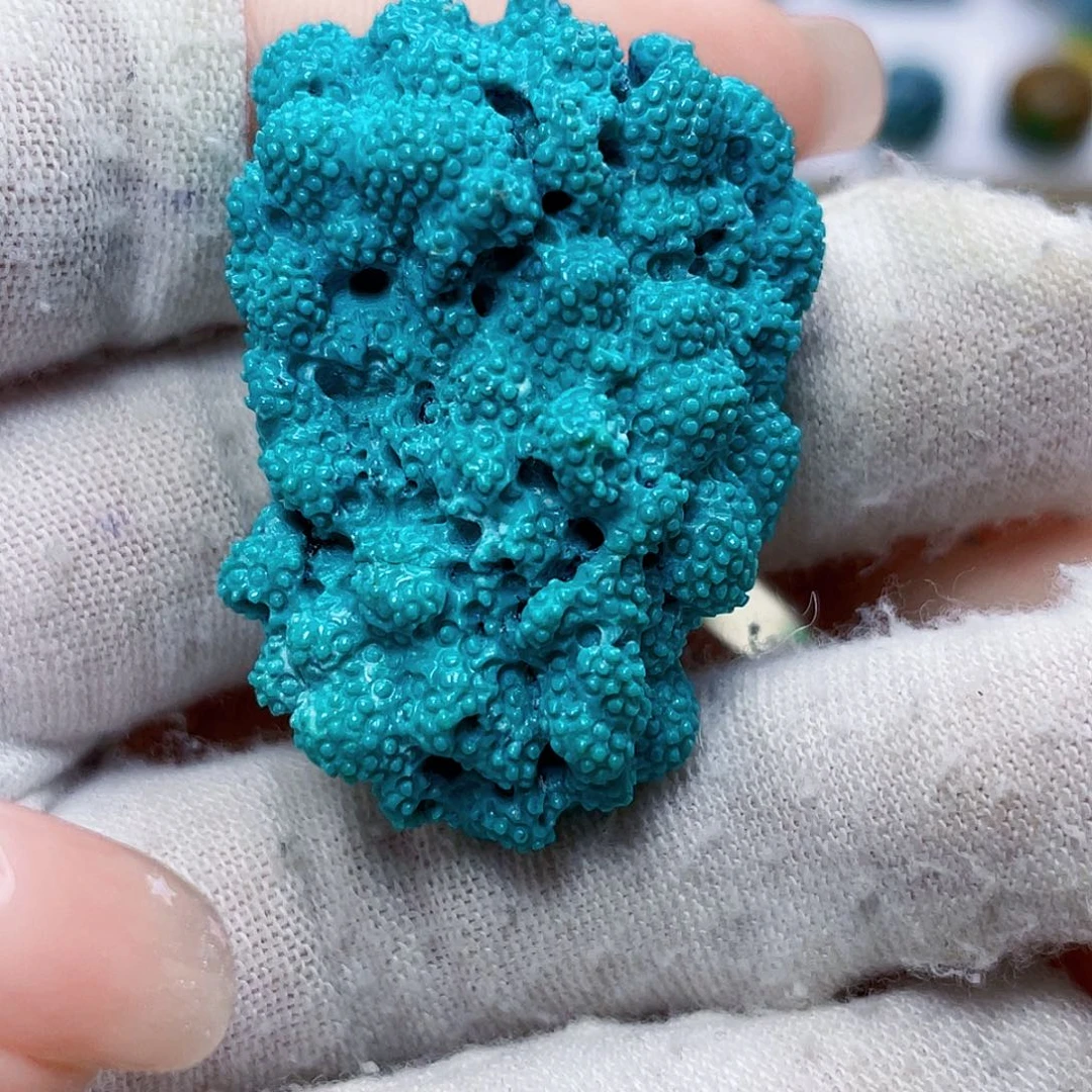 绿松石未镶嵌颈饰