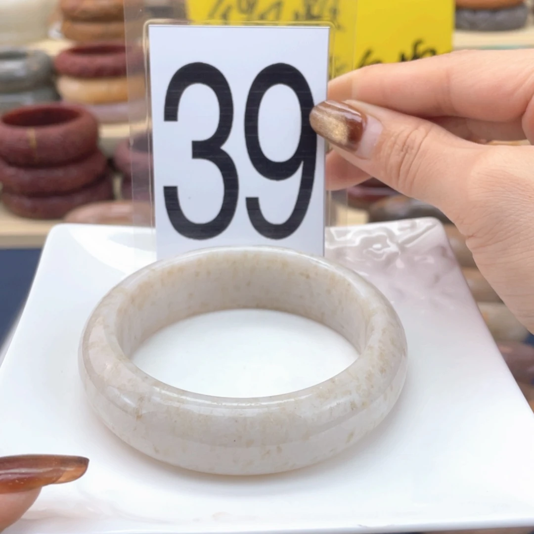 【闪购商品】石英质玉手镯未镶嵌