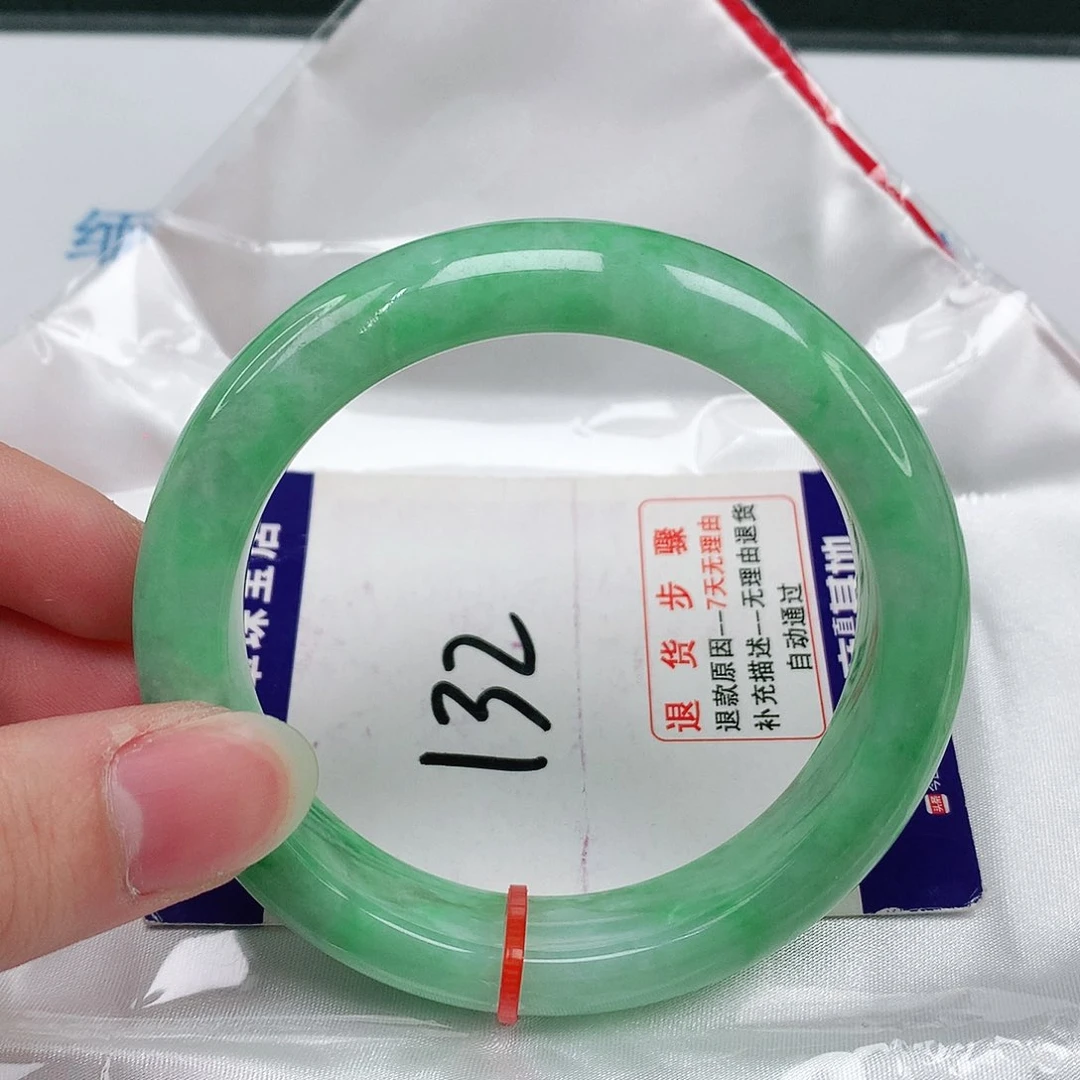 翡翠手镯未镶嵌翡翠