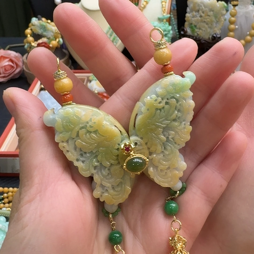 L***M翡翠未镶嵌吊坠(赠链)炸福利