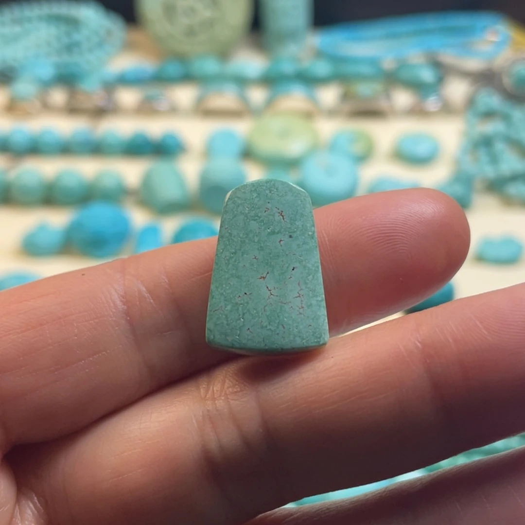 绿松石未镶嵌颈饰